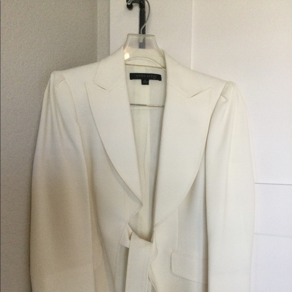 Anne Klein off-white suit size 6